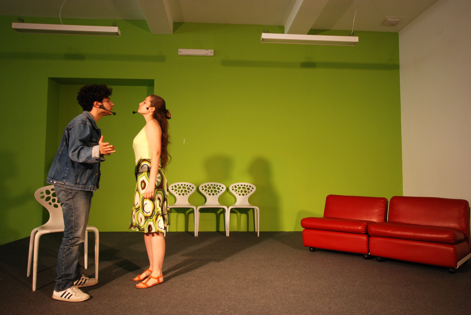 A The Hub 8 artisti protagonisti di uno spettacolo teatrale, diretto da Marco Lungo. Nella foto Silvia Pecchia e Filippo Paglino